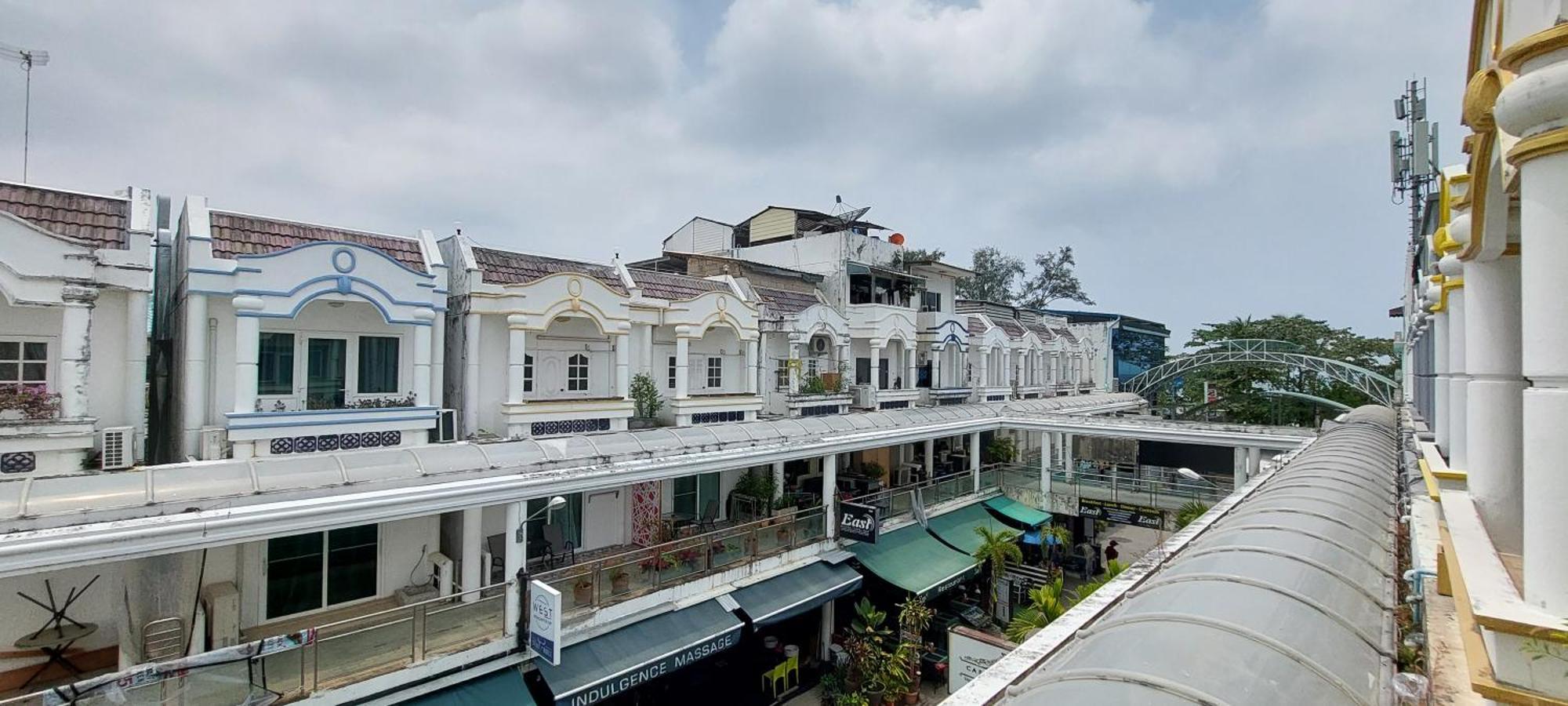 Hotel Cafe De Paris Patong Exterior foto